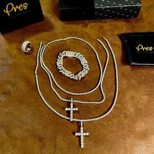 $450 dollars of Jewelry from Goldpresidents.com one chain has a missing stone.